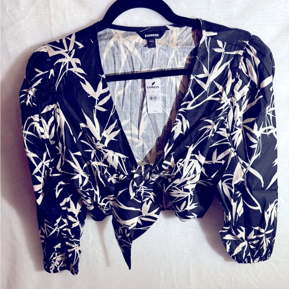 EXPRESS Tie Front Crop Top and Pants - Matching Set - Picture 4 of 7